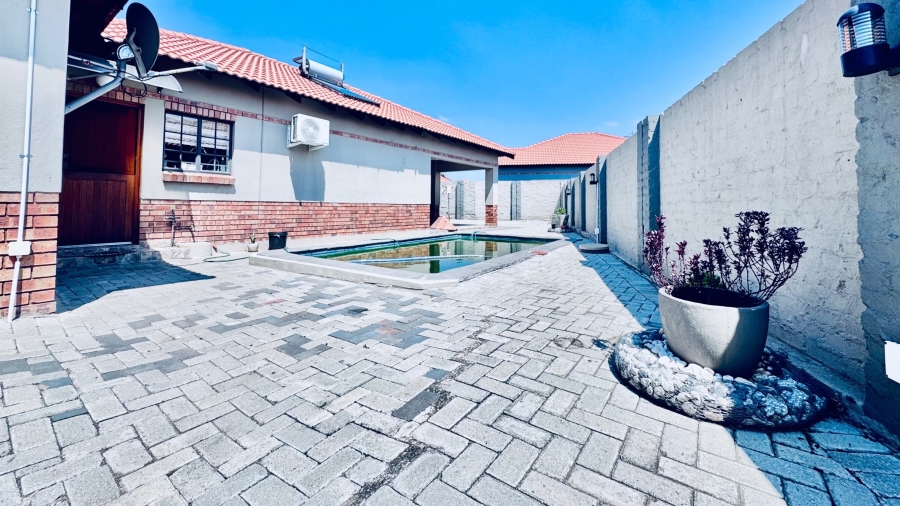 3 Bedroom Property for Sale in Waterkloof East North West
